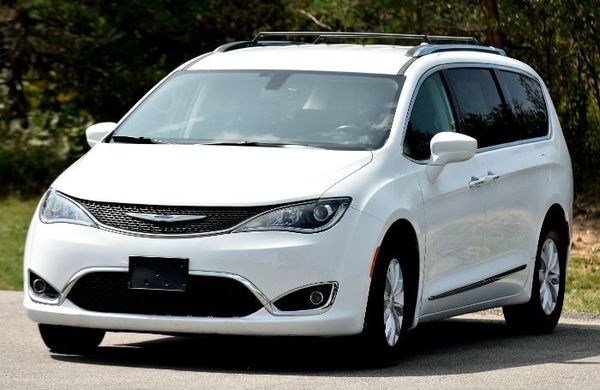 2019 Chrysler Pacifica  for Sale $17,995 