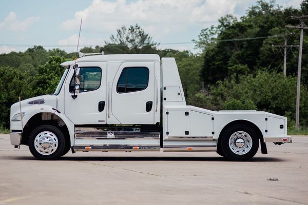 2008 FREIGHTLINER M2-106 SPORT TRUCK for Sale in BLOOMINGTON, IN