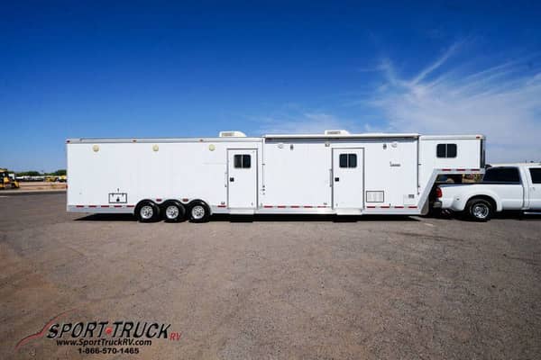 2006 Featherlite Car Hauler with Living Quarters   for Sale $60,000 