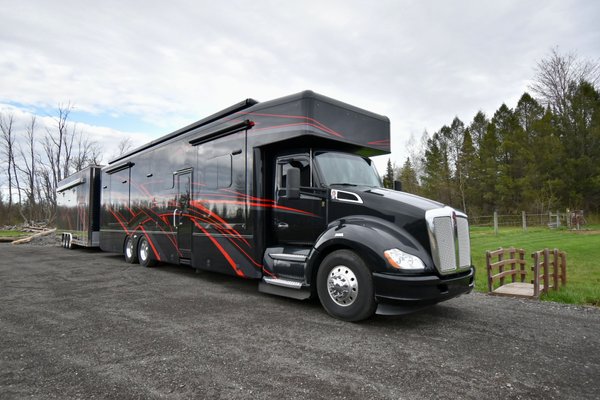 2018 Showhauler 45’ Tandem Axle Motorcoach  for Sale $449,900 