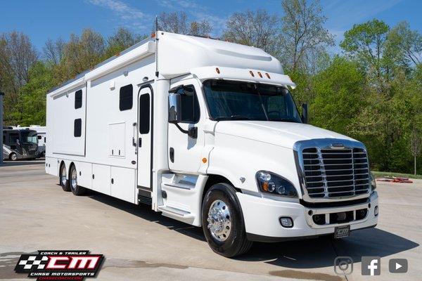 2021 Renegade Classic 45CBF 600HP Two Full Baths Sleeps 8 