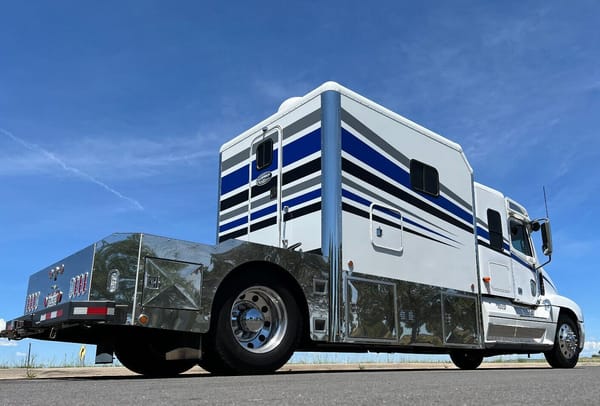 Freightliner Toter 66K Miles  500HP Detroit Series 60 Auto  for Sale $98,000 