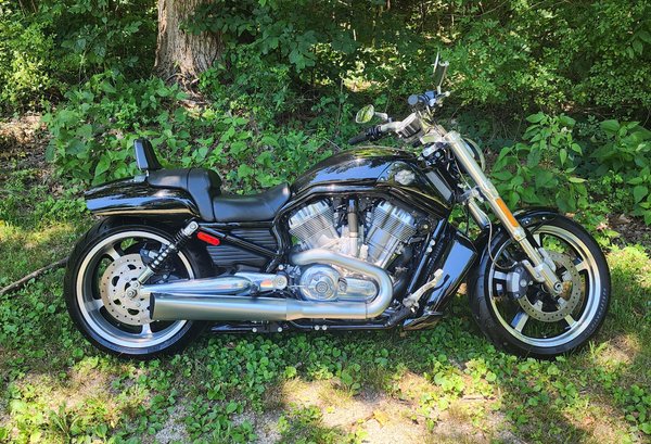 2011 v-rod muscle 6,100 miles  