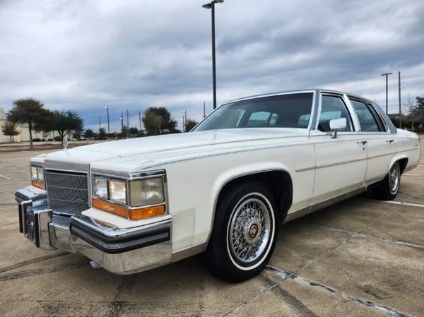 1986 Cadillac Fleetwood  for Sale $12,995 