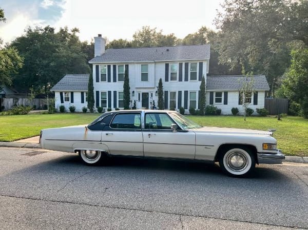 1975 Cadillac Fleetwood  for Sale $9,495 