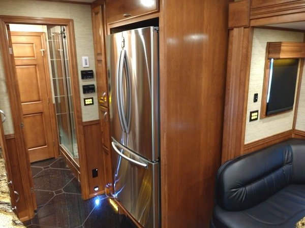 2016 Showhauler 45' 3-Slides Motorhome/Toterhome Peterbilt C