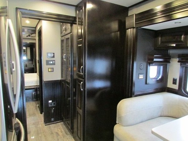 2019 ShowHauler 1826