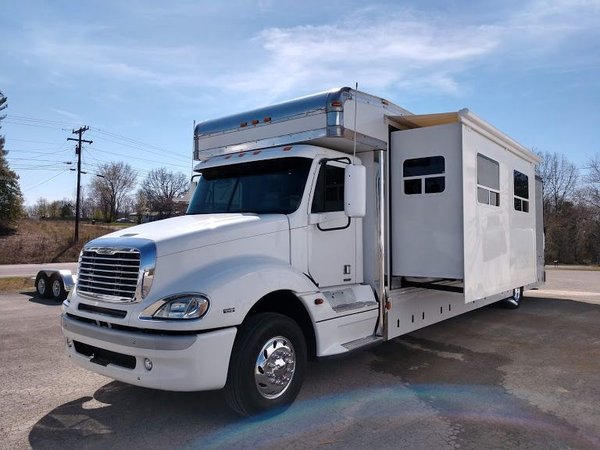 2006 Haulmark Motorgarage Mercedes 450HP 43' 1-Slides with B