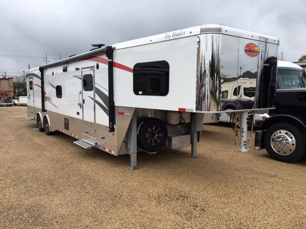 Sundowner 3986 Toy Hauler