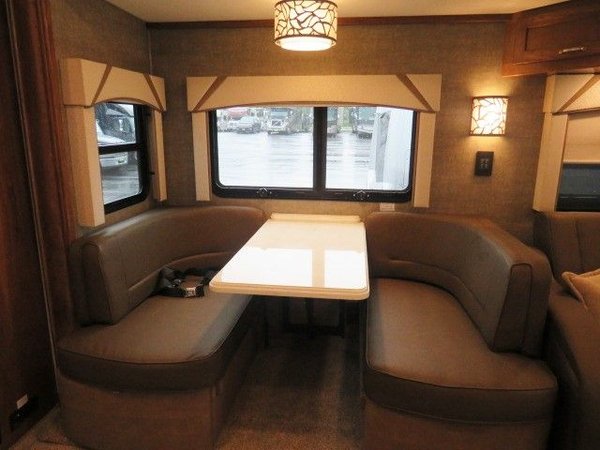 2020 RENEGADE VALENCIA 38 RW