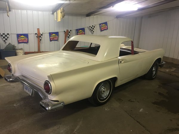 1957 Ford Thunderbird