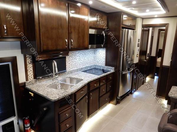 2019 40' Showhauler coach