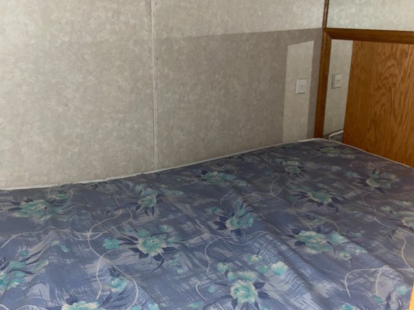 2006 Showhauler Freightliner garage unit for Sale $120,000