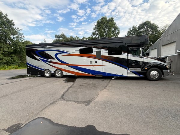 2008 Haulmark 3 slide motorhome  for Sale $248,000 