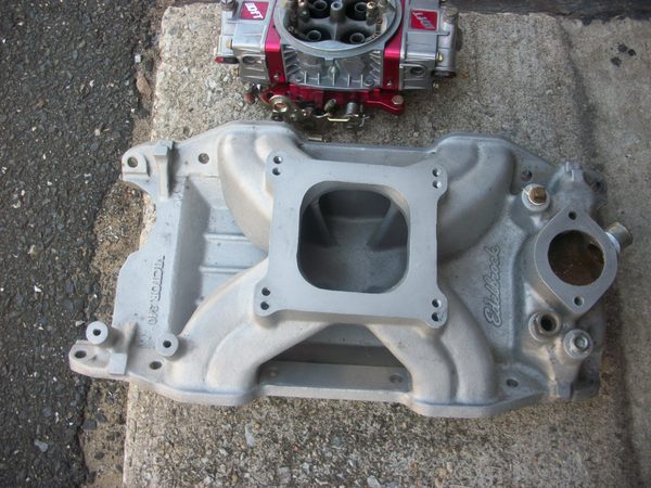 340 mopar victor intake with quick fuel 950 carb  for Sale $750 