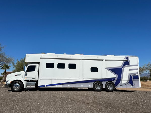 2014 SHOWHAULER 45FT MOTORCOACH  for Sale $325,000 