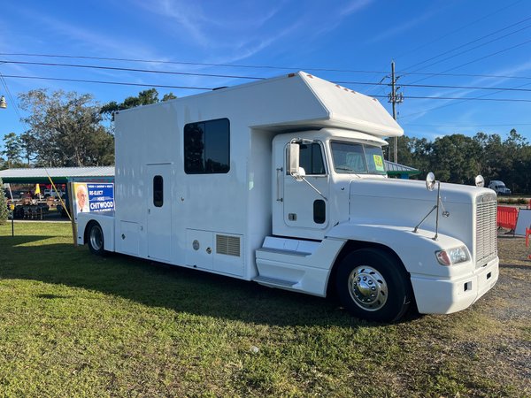 1991 Freightliner FL   for Sale $60,000 