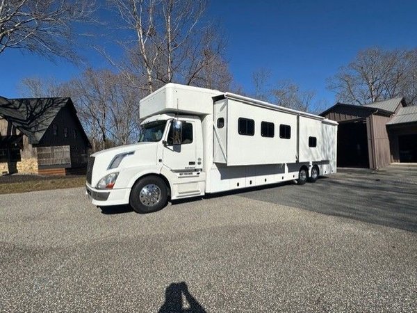 2016 ShowHauler Quad Slide Motorcoach  for Sale $345,000 