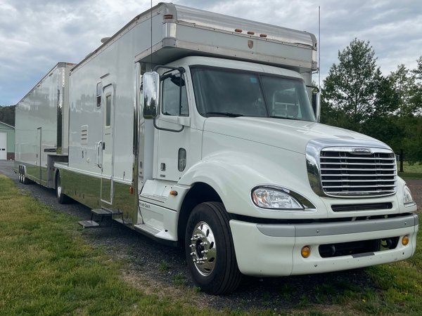 2005 Freightliner Toter w/ 2006 44’ Renegade Stacker Trail  for Sale $250,000 