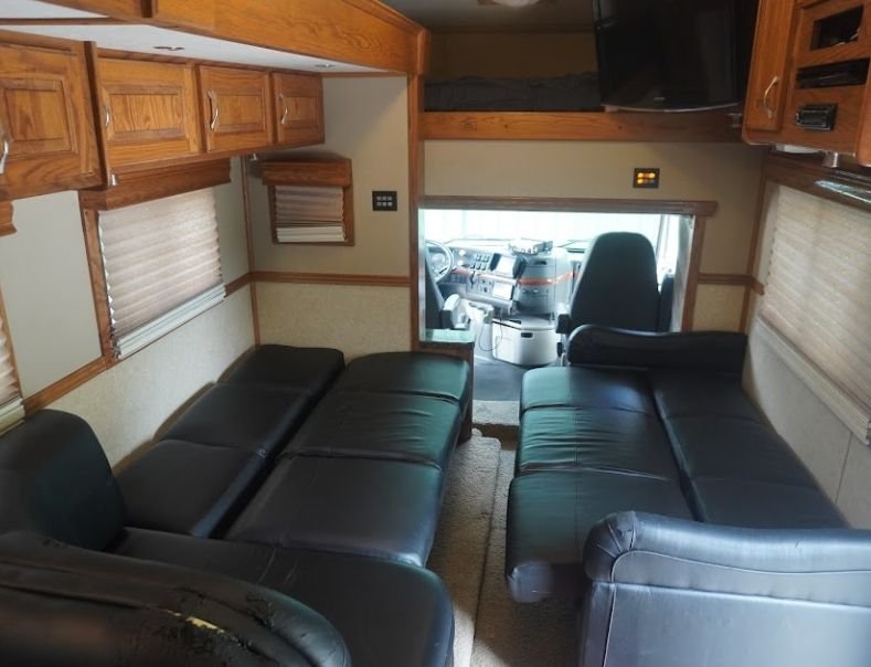 2010 VOLVO 45' SHOWHAULER TOTORHOME 515HP 94K MILES for Sale in CRESSON ...
