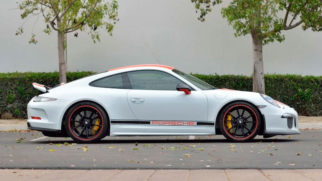 2016 Porsche 911 - 2016 Porsche 911R / 911 R - Used - VIN WP0AF2A93GS195134 - 595 Miles - 6 cyl - 2WD - Manual - Coupe - White - Upland, CA 91784, United States