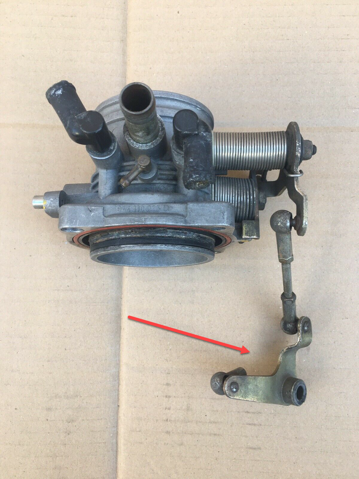 Looking for the throttle linkage pivot arm Rennlist Porsche Discussion Forums