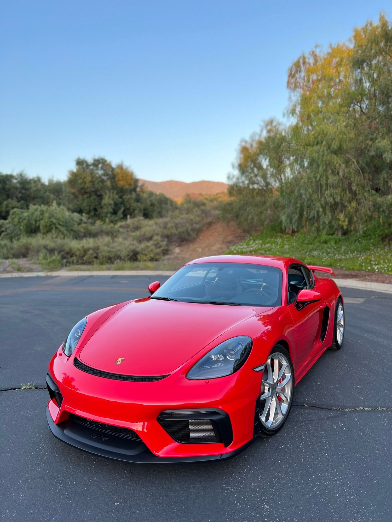 2022 Porsche 718 - 2022 718 GT4 - Guards, Black/Red interior, 6MT, LWB, 2,761 miles, track prepped, (CA) - Used - VIN WPOAC2A8XNS275401 - 2,761 Miles - 6 cyl - 2WD - Manual - Coupe - Red - Rancho Santa Fe, CA 92067, United States