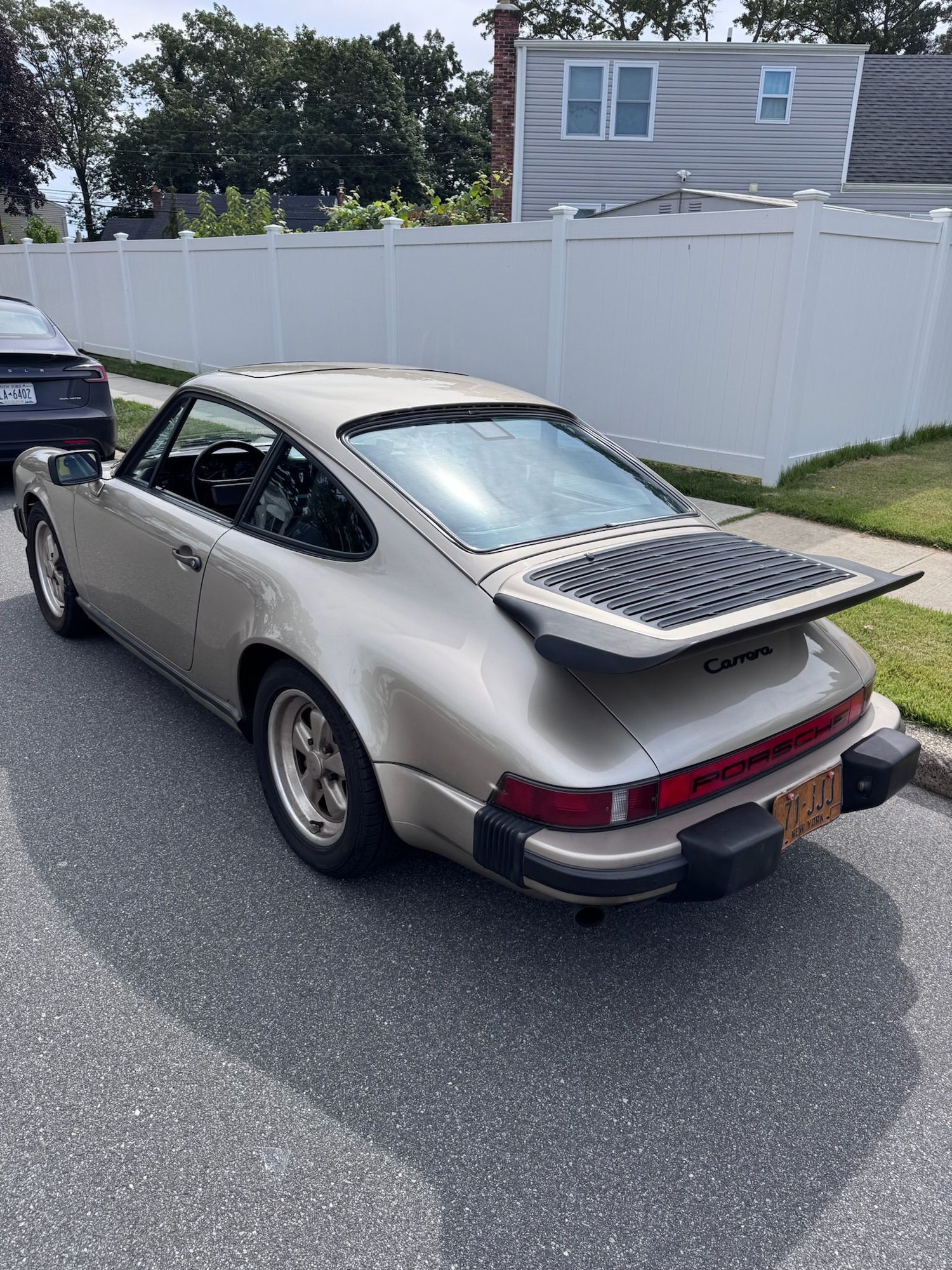 1986 Porsche 911 - **FOR SALE 1986 Porsche 911** OR TRADE FOR A CAYMAN ** - Used - VIN WP0AB0913GS120335 - 132,864 Miles - 6 cyl - 2WD - Manual - Coupe - Gold - Massapequa, NY 11758, United States