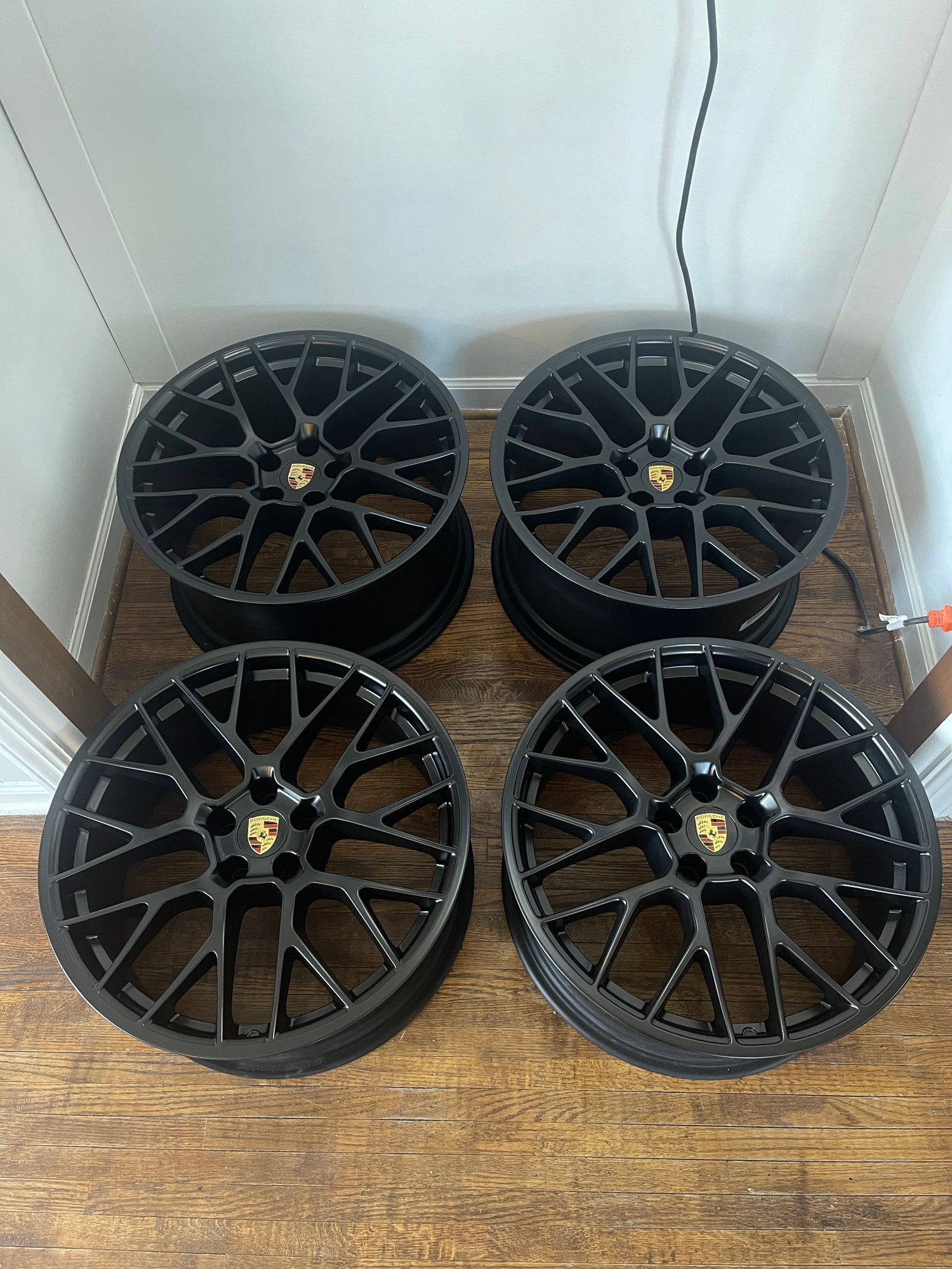 Macan OEM 20” RS Spyder Wheels & Center Caps Rennlist Porsche