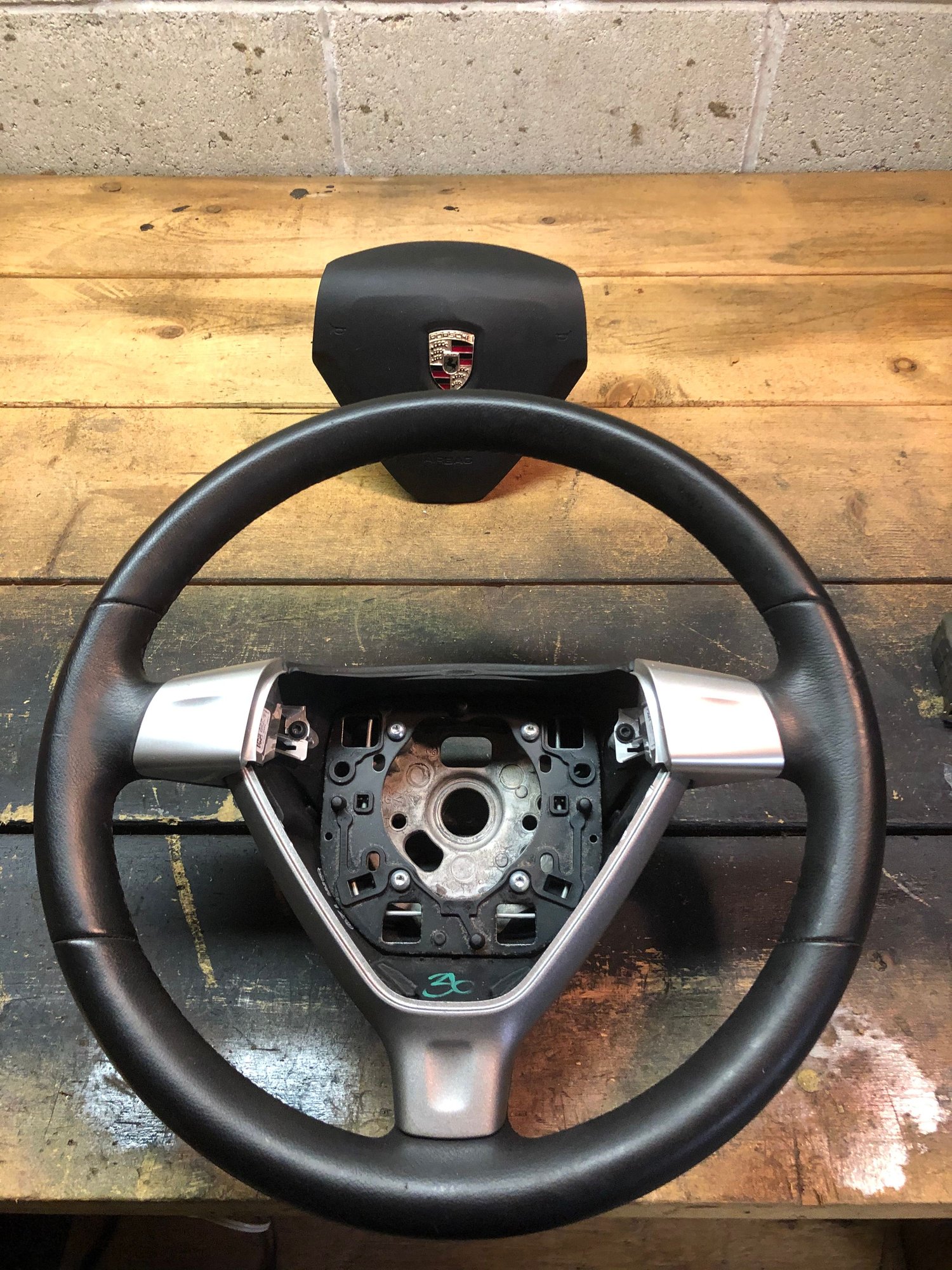 Steering wheel and airbag for Porsche 987 or 997 Rennlist Porsche
