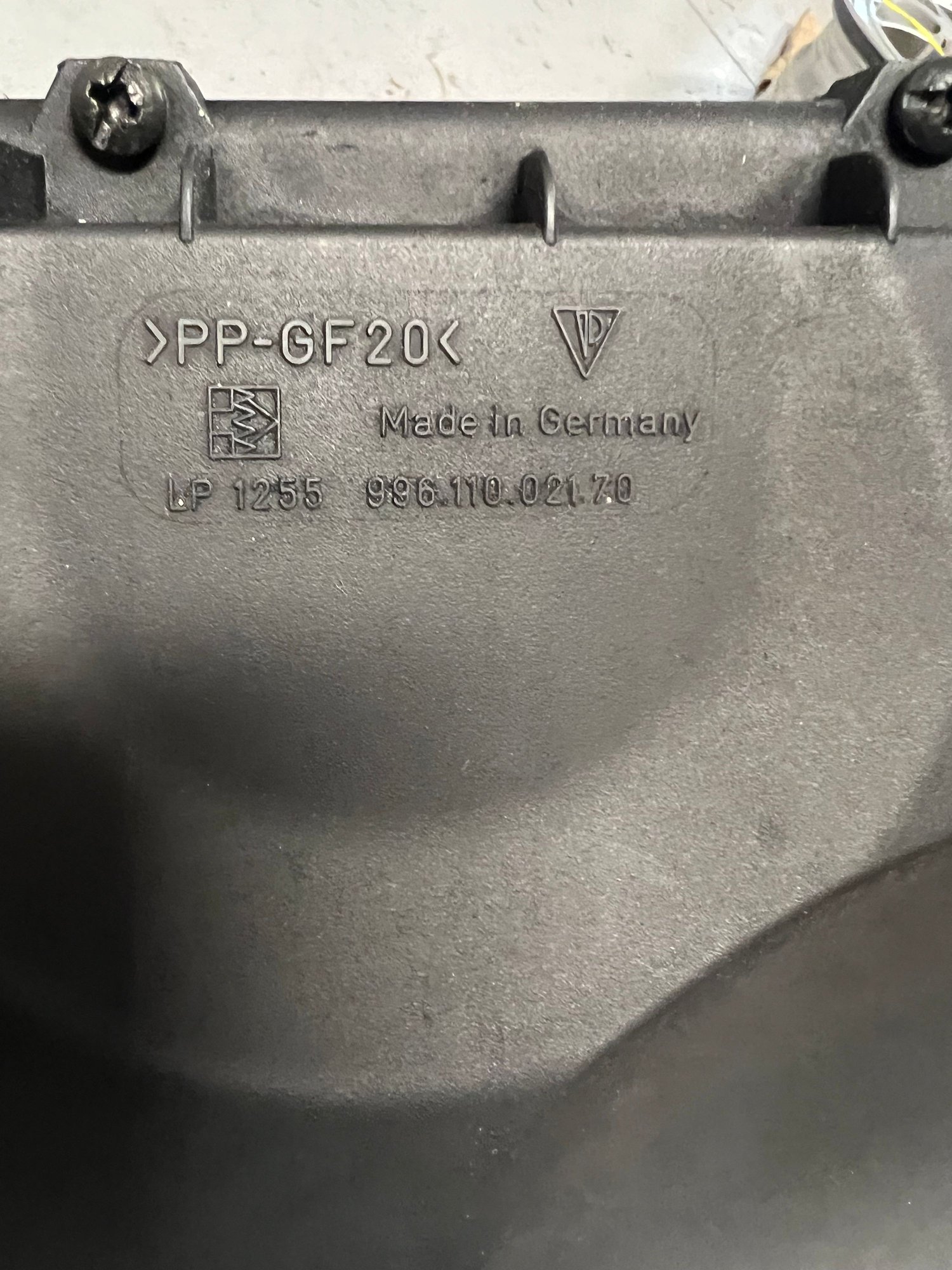 Engine - Intake/Fuel - 996 turbo air box air filter housing - Used - 0  All Models - Land O Lakes, FL 34637, United States