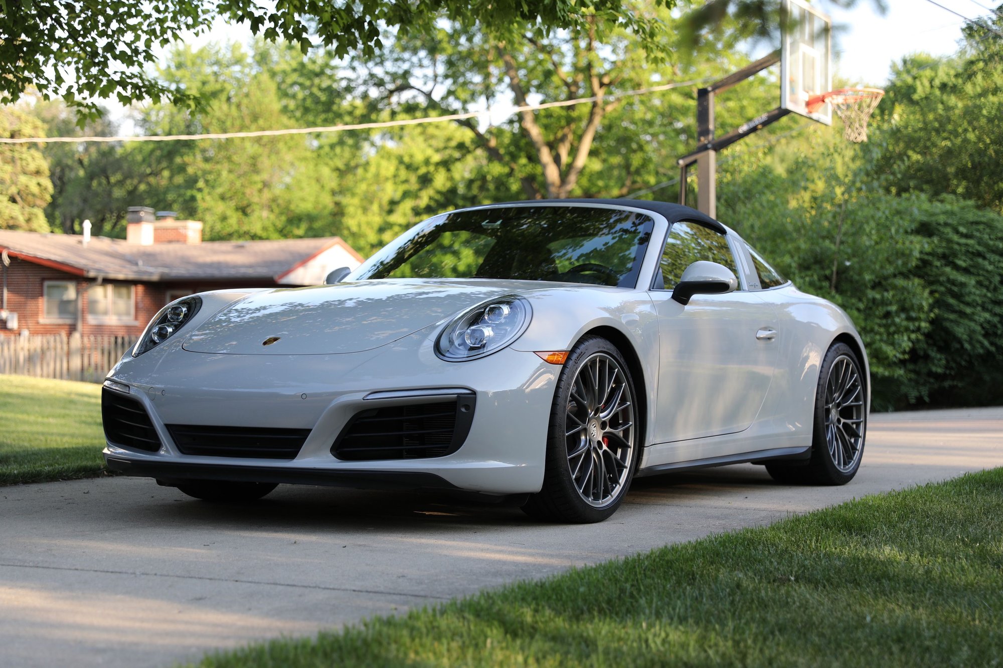 2018 Porsche 911 - 2018 Targa 4S.Hard to Find Chalk/Black. PDK. 7200 Miles. Mint! CPO until 2024. - Used - VIN WP0BB2A95JS135086 - Chicago Area, IL 60014, United States