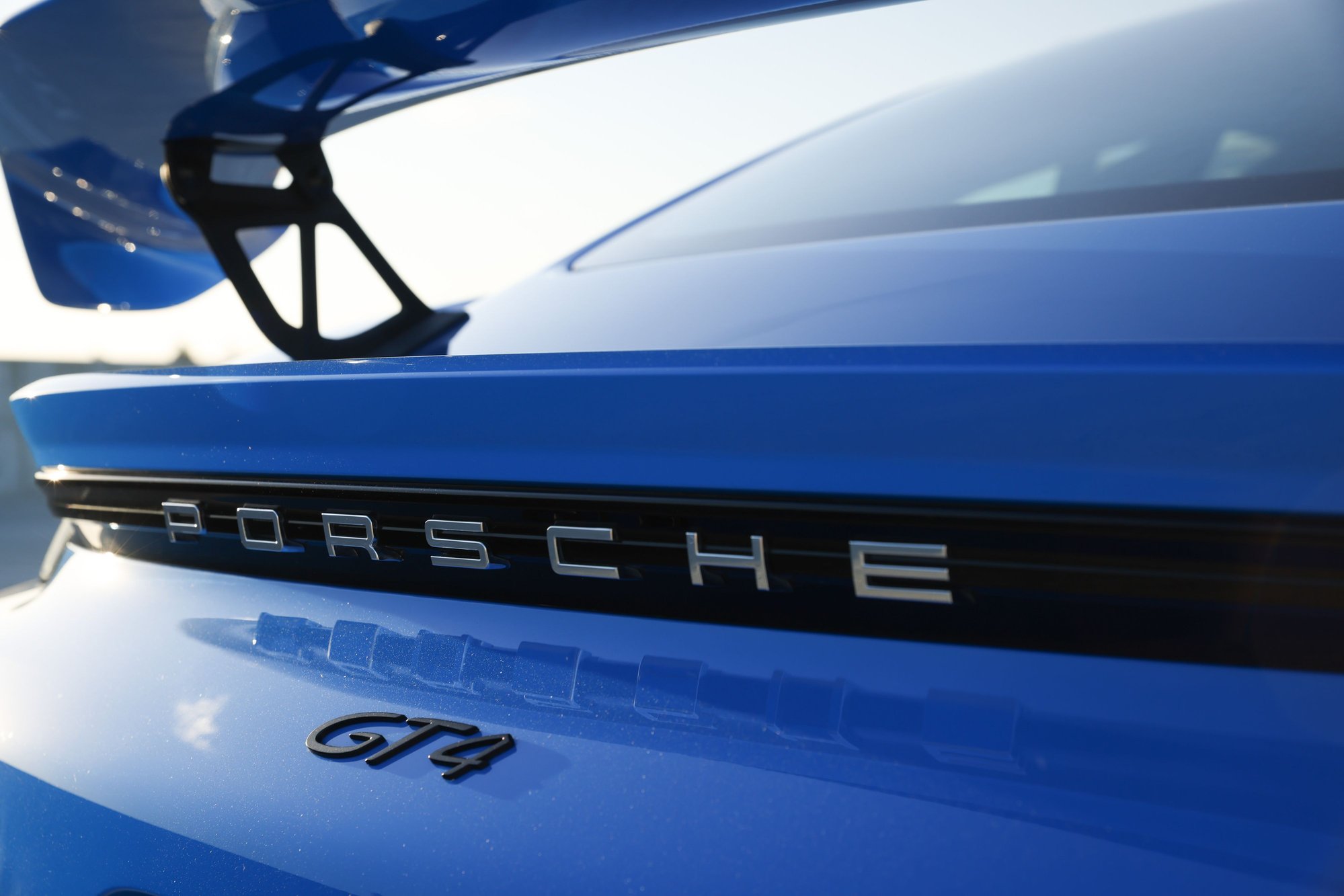 2022 Porsche 718 - 2022 Porsche 718 Cayman GT4 - Used - VIN WP0AC2A87NS275243 - 13,050 Miles - 6 cyl - 2WD - Automatic - Coupe - Blue - Ventura, CA 93003, United States