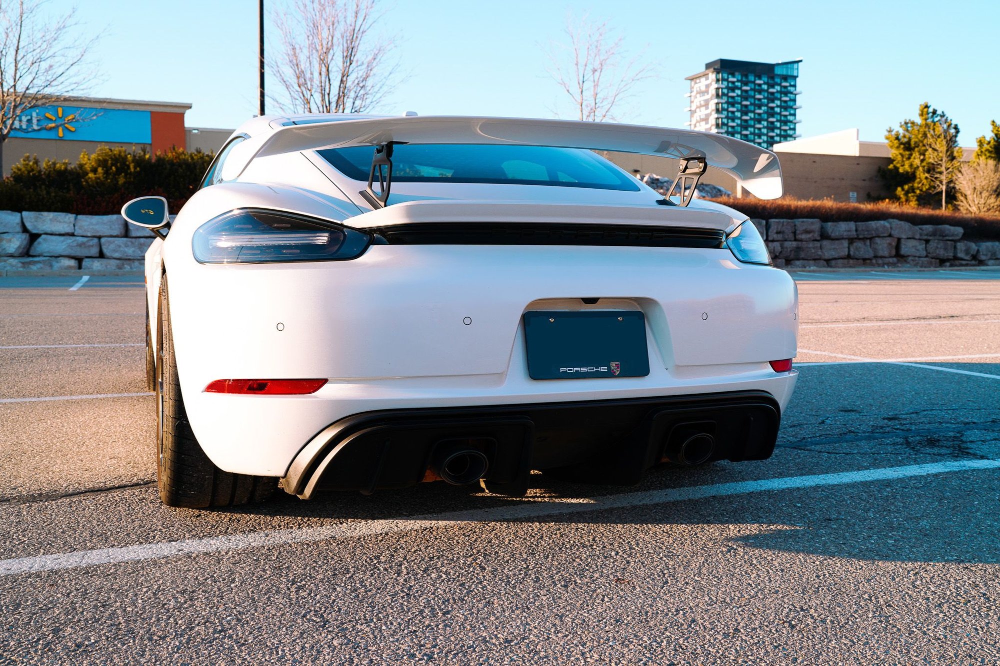 2022 Porsche 718 - 2022 718 GT4.  **Manual**, Carrera White - Used - VIN WP0AC2A86NS275315 - 6 cyl - 2WD - Manual - Coupe - White - Oakville, ON L6H0N5, Canada