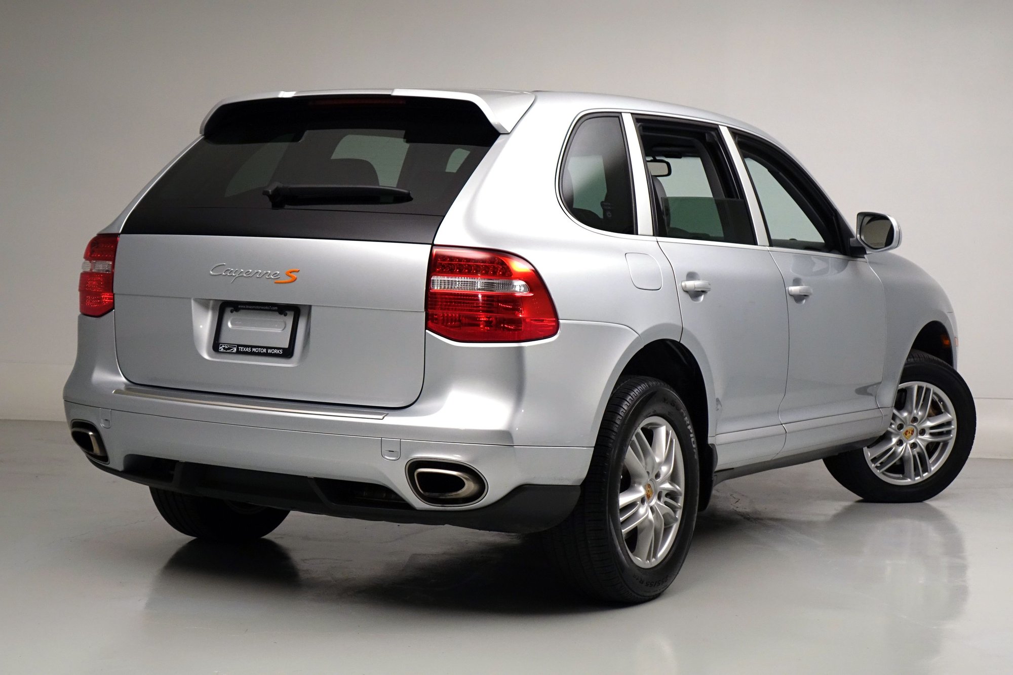 2008 Porsche Cayenne - 2008 Cayenne S - 78k miles - 4.8 liter V8 - 385 hp - very clean - Texas - Used - VIN WP1AB29P38LA40592 - 78,300 Miles - 8 cyl - AWD - Automatic - SUV - Silver - Dallas, TX 75229, United States
