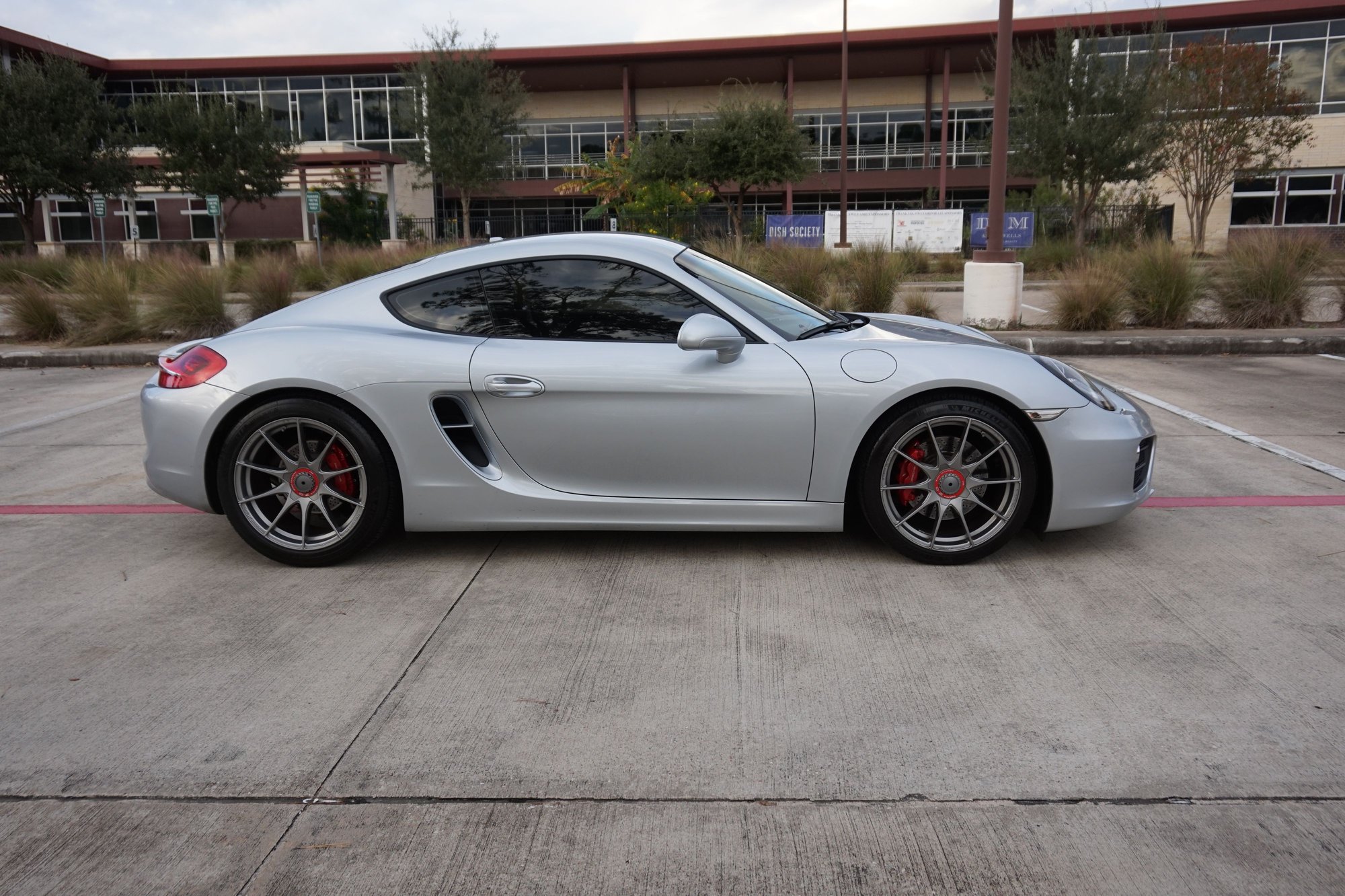 2014 Porsche Cayman - 2014 981 Cayman S 6MT - PSE - Sport Chrono - Sport Seats - Used - VIN WP0AB2A84EK192050 - 51,329 Miles - 6 cyl - 2WD - Manual - Coupe - Silver - Houston, TX 77024, United States