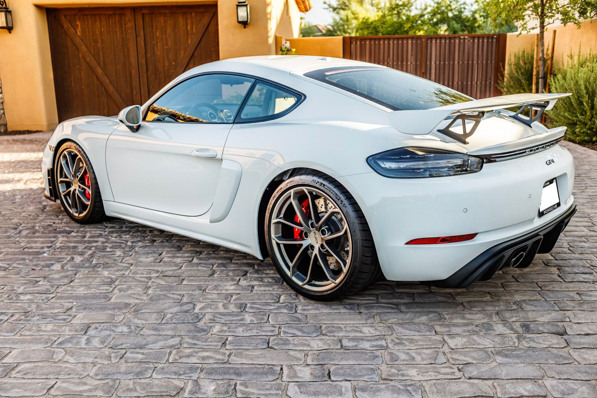 2020 Porsche 718 Cayman - 2020 Porsche Cayman gt4 with 106 miles - Used - VIN WPOAC2A89LK289271 - 150 Miles - 6 cyl - 2WD - Manual - Coupe - White - Scottsdale, AZ 85259, United States