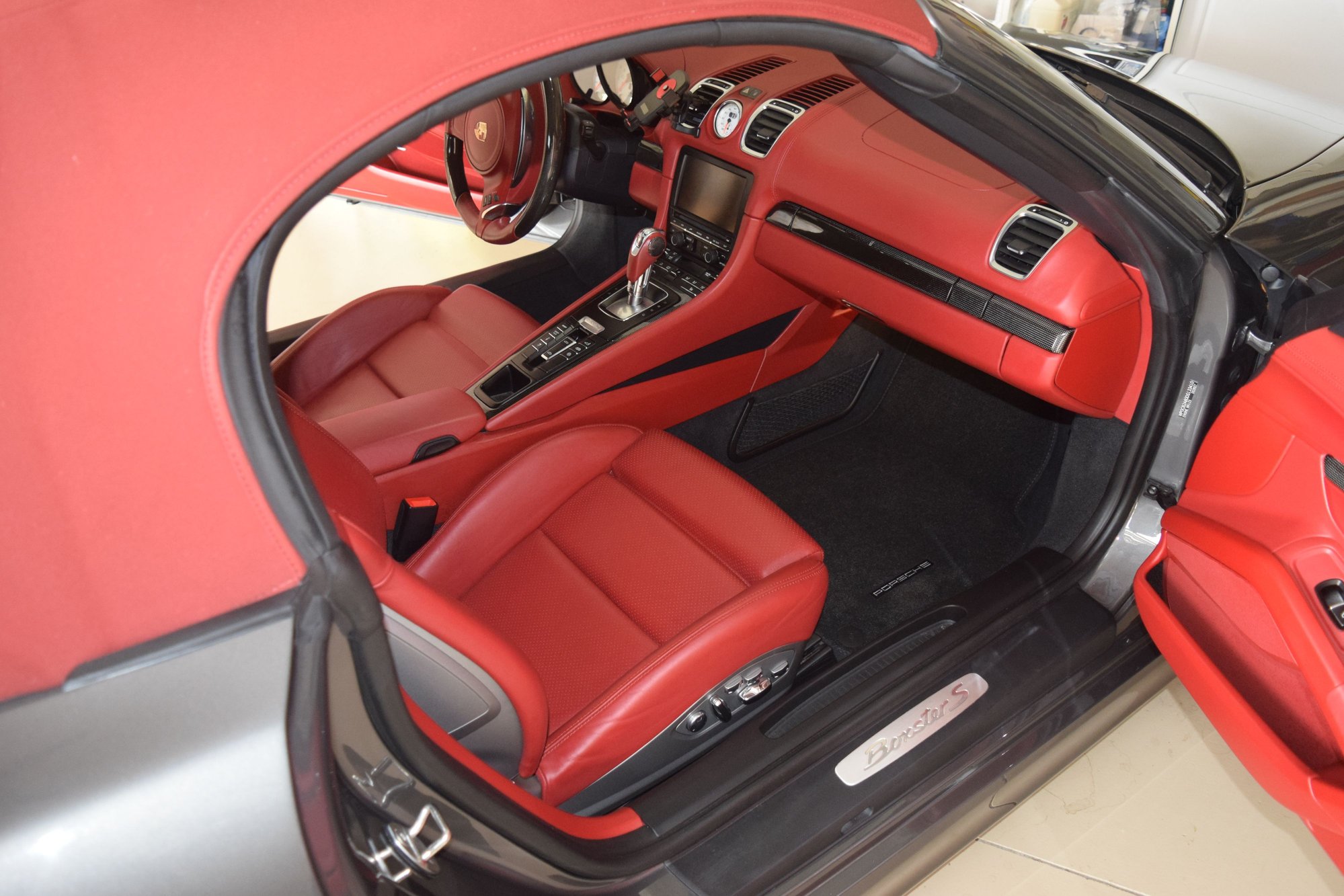 2013 Porsche Boxster - 2013 PORSCHE BOXSTER S - UNICORN - HIGHLY OPTIONED, VERY LOW MILES - Used - VIN WP0CB2A80DS133410 - 16,400 Miles - 6 cyl - 2WD - Automatic - Convertible - Gray - Houston, TX 77009, United States