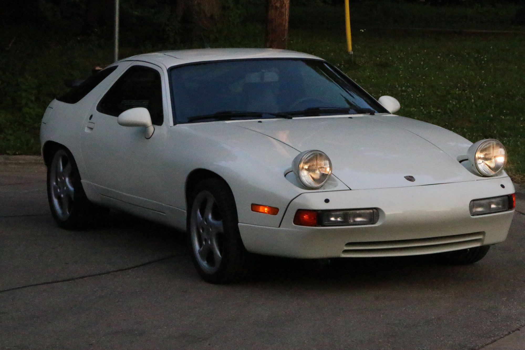 1990 Porsche 928 - Porsche 928 S4 1990 Manual! Low miles!! Excellent Driver!!! - Used - VIN WP0JB2924LS860376 - 72,625 Miles - 8 cyl - 2WD - Manual - Coupe - White - Madison, WI 53715, United States