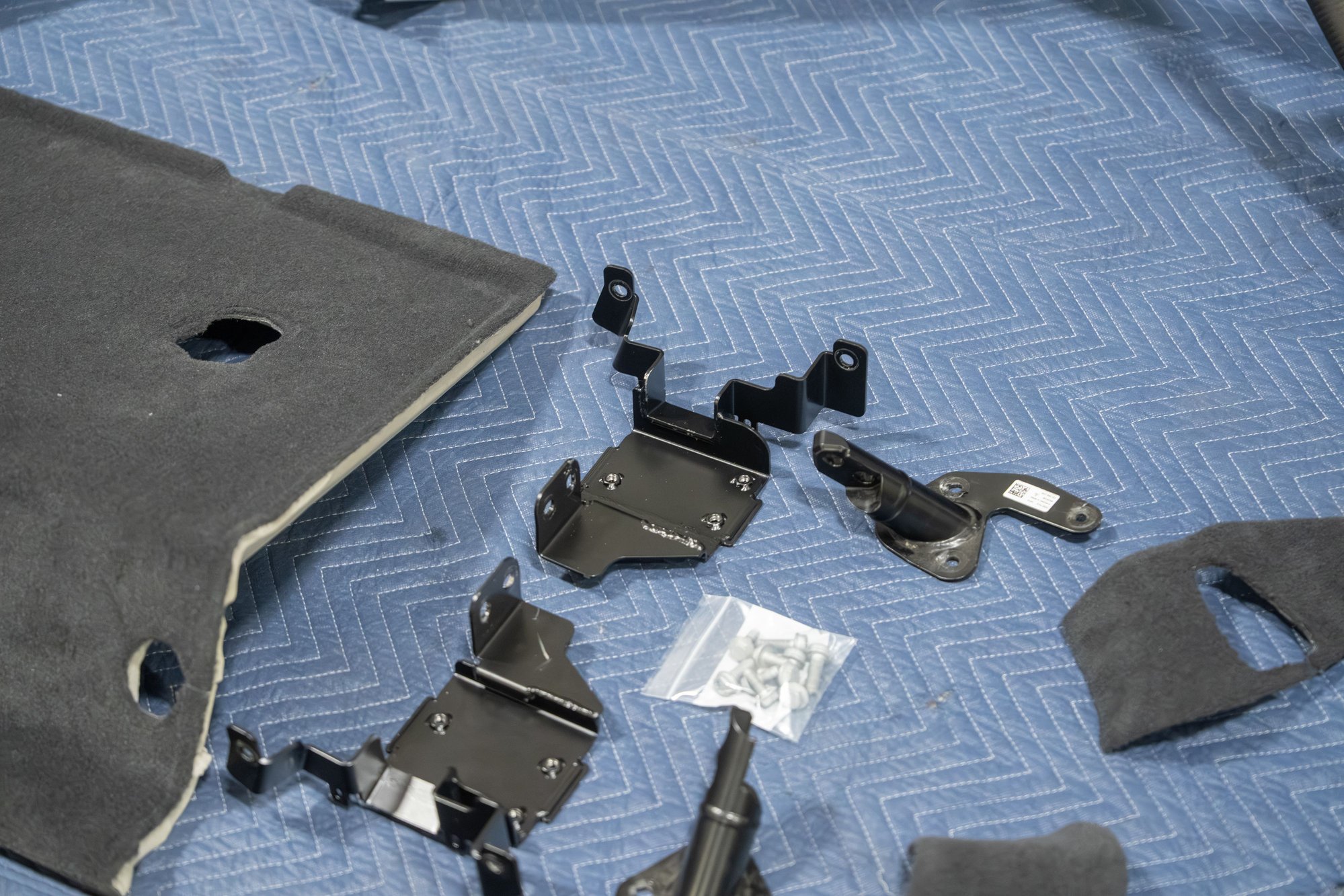 Interior/Upholstery - 992 Porsche OEM Carbon Fiber Roll Bar - Used - -1 to 2026  All Models - Orlando, FL 32750, United States