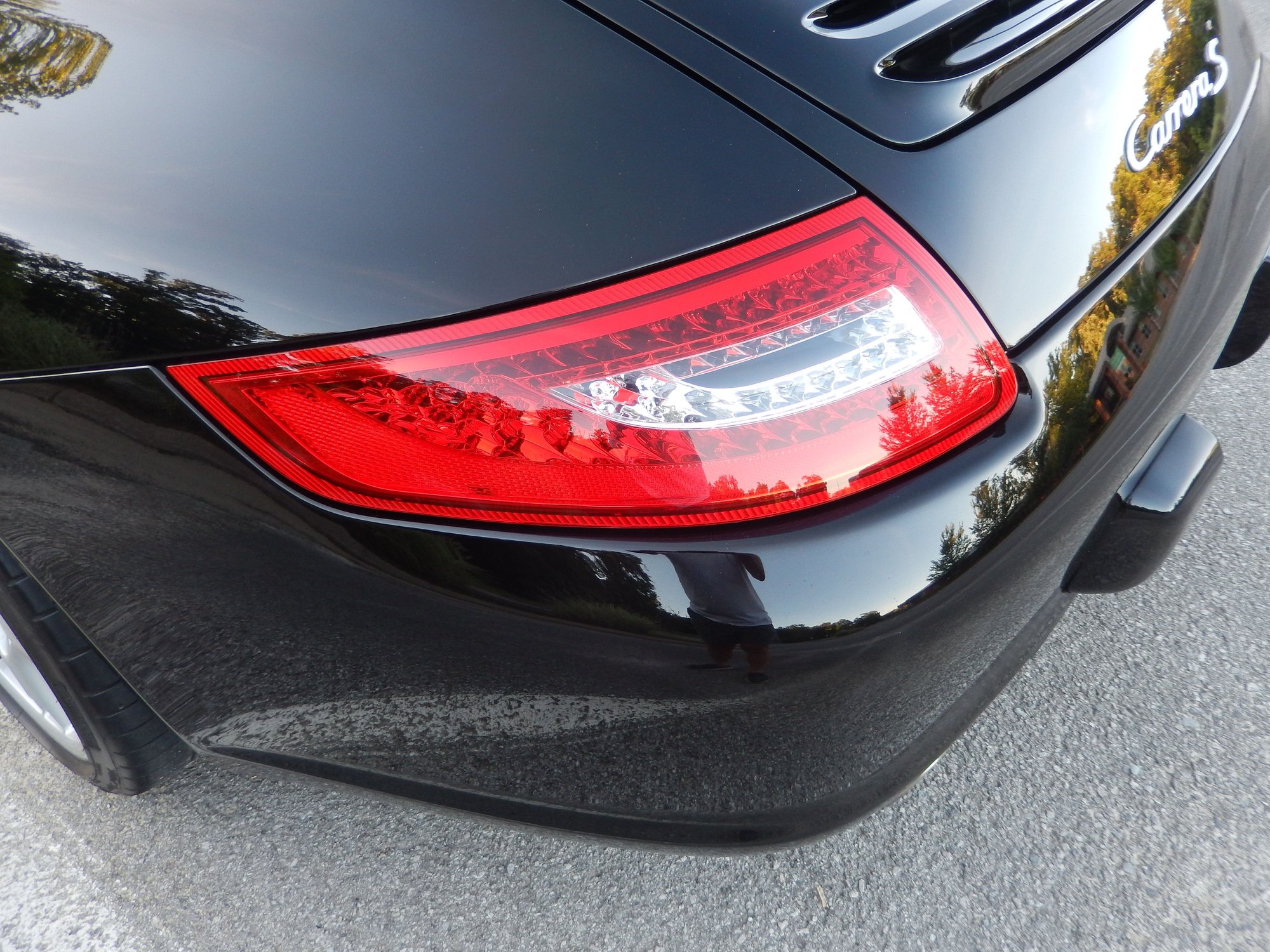 2006 Porsche 911 - 2006 Porsche Carrera S - Exceptional Condition - Used - VIN WPOAB29986S744261 - 6 cyl - 2WD - Manual - Coupe - Black - Signal Mountain, TN 37377, United States