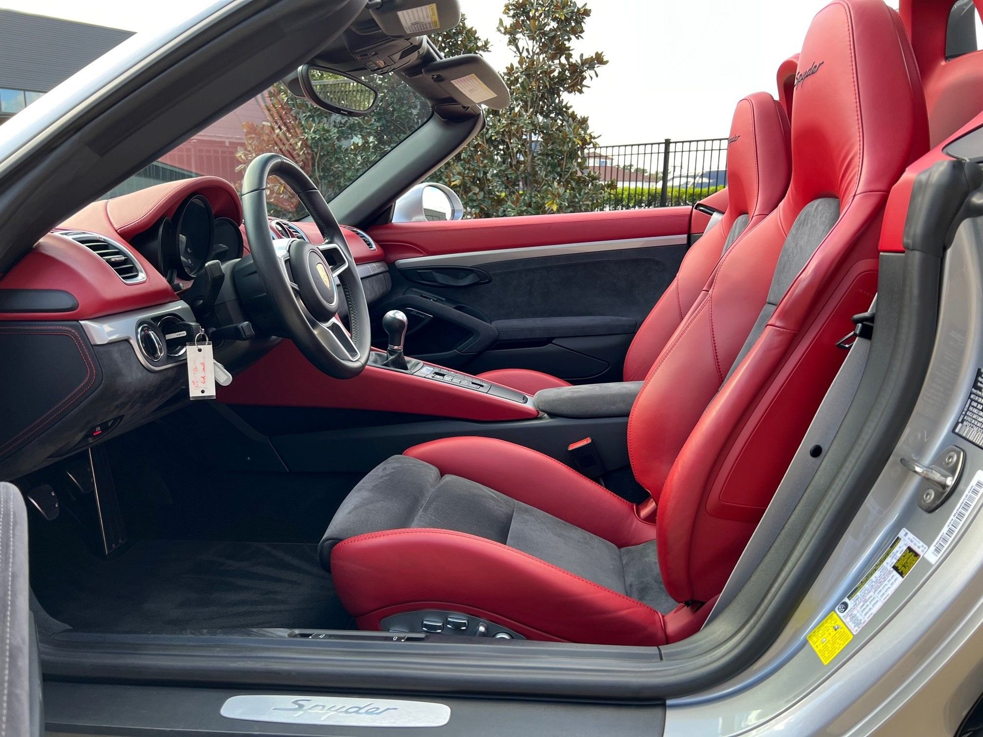 2016 Porsche Boxster - 2016 GT Silver Boxster Spyder (STUNNING SPEC!) - Used - VIN WP0CC2A87GS152618 - 12,608 Miles - Houston, TX 77090, United States