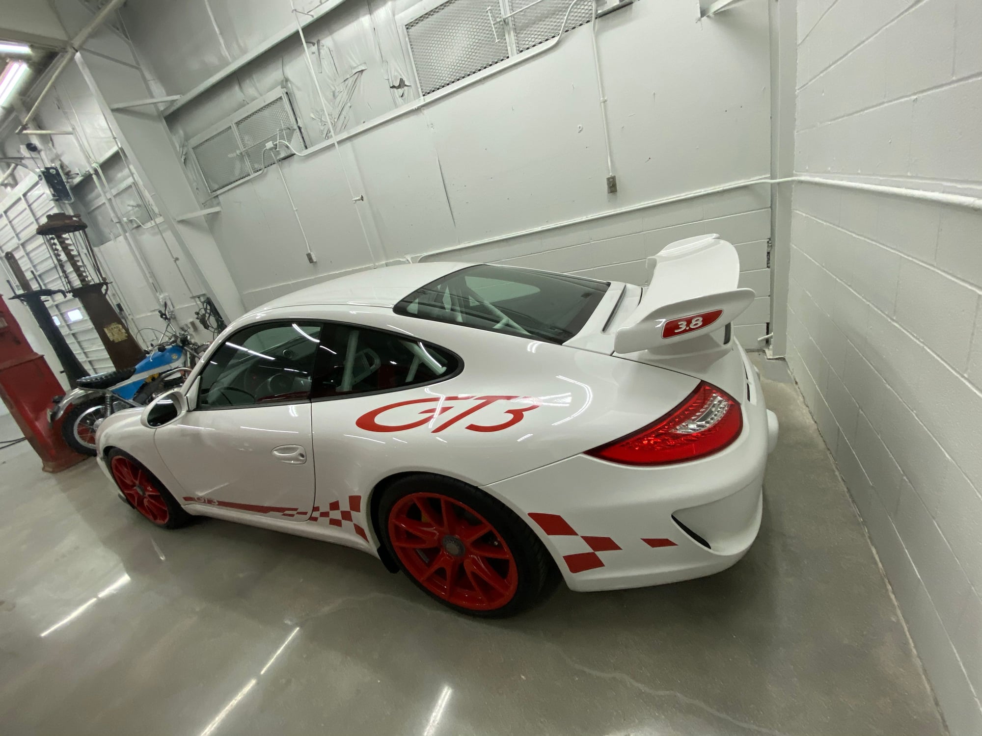 2010 Porsche 911 - 997.2 GT3 - Used - VIN WP0AC2A9XAS783306 - 12,700 Miles - 6 cyl - 2WD - Manual - Coupe - White - Louisville, KY 40204, United States