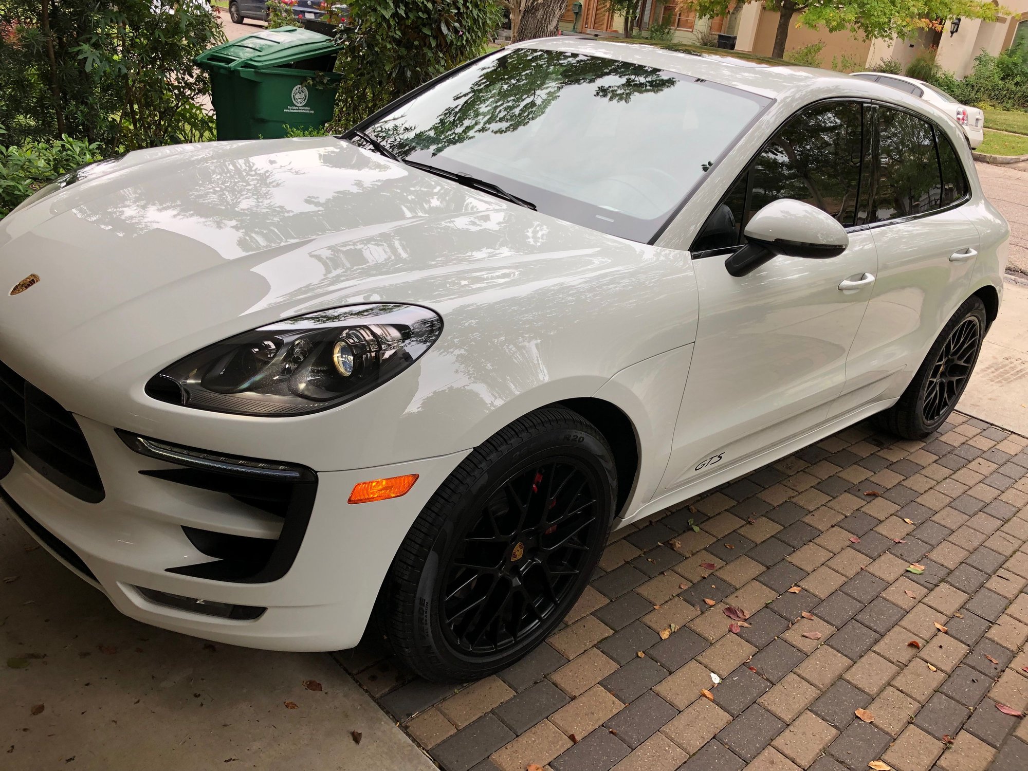 2018 Porsche Macan - 2018 Macan GTS - White, Full Leather GTS Interior, 4500 miles - Used - VIN WP1AG2A55JLB61786 - 4,500 Miles - 6 cyl - 4WD - Automatic - SUV - White - Houston, TX 77019, United States
