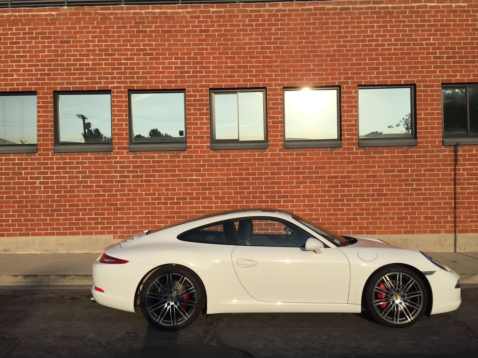 2014 Porsche 911 - 2014 Porsche 911S - CPO til July 2020 - Used - VIN WP0AB2A96ES122669 - 26,400 Miles - 6 cyl - 2WD - Automatic - Coupe - White - Burbank, CA 91501, United States