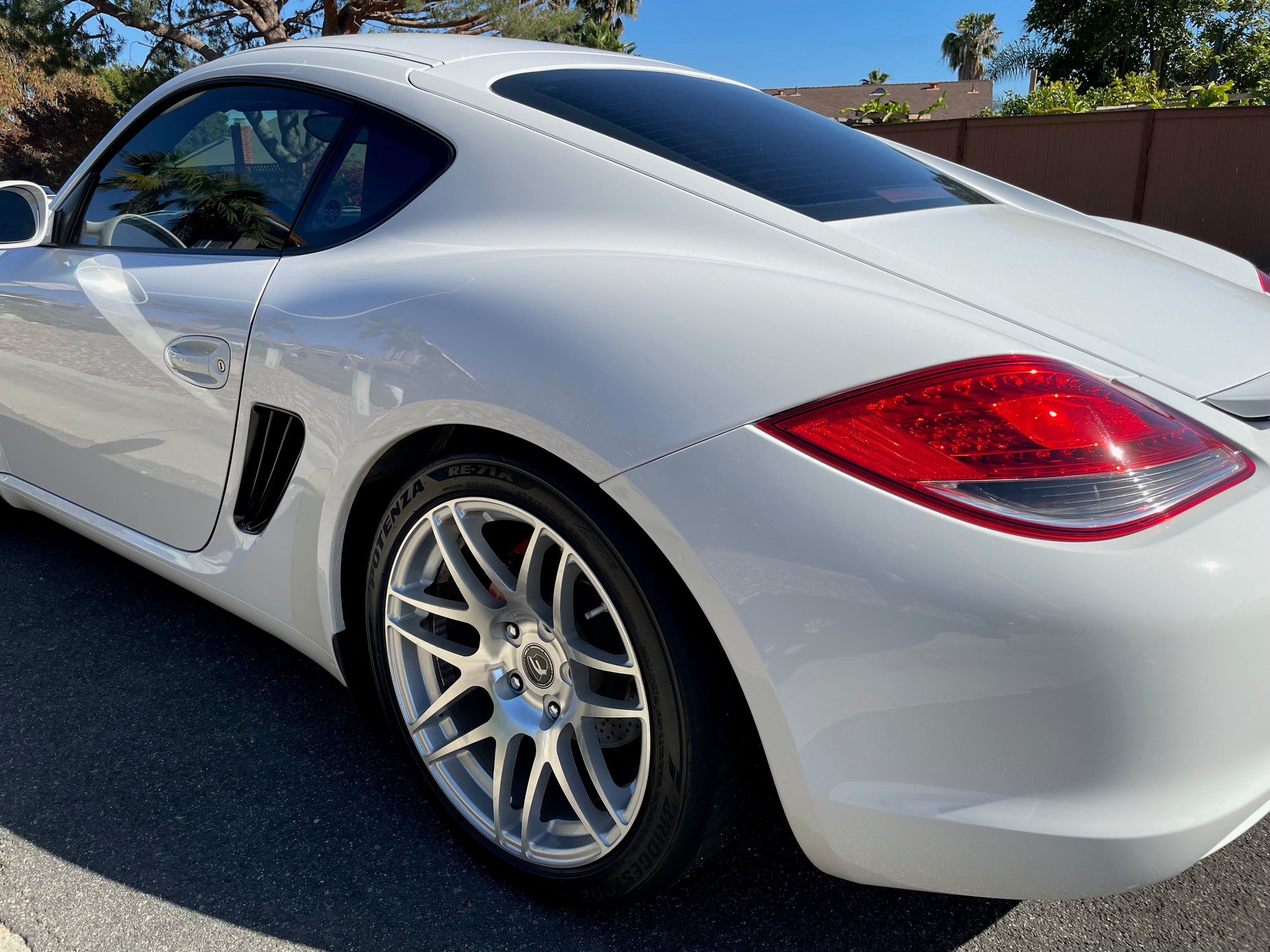2010 Porsche Cayman - 2010 Cayman S w/ Sport Chrono - Used - VIN WP0AB2A87AU780605 - 6 cyl - 2WD - Automatic - Coupe - White - Oceanside, CA 92056, United States