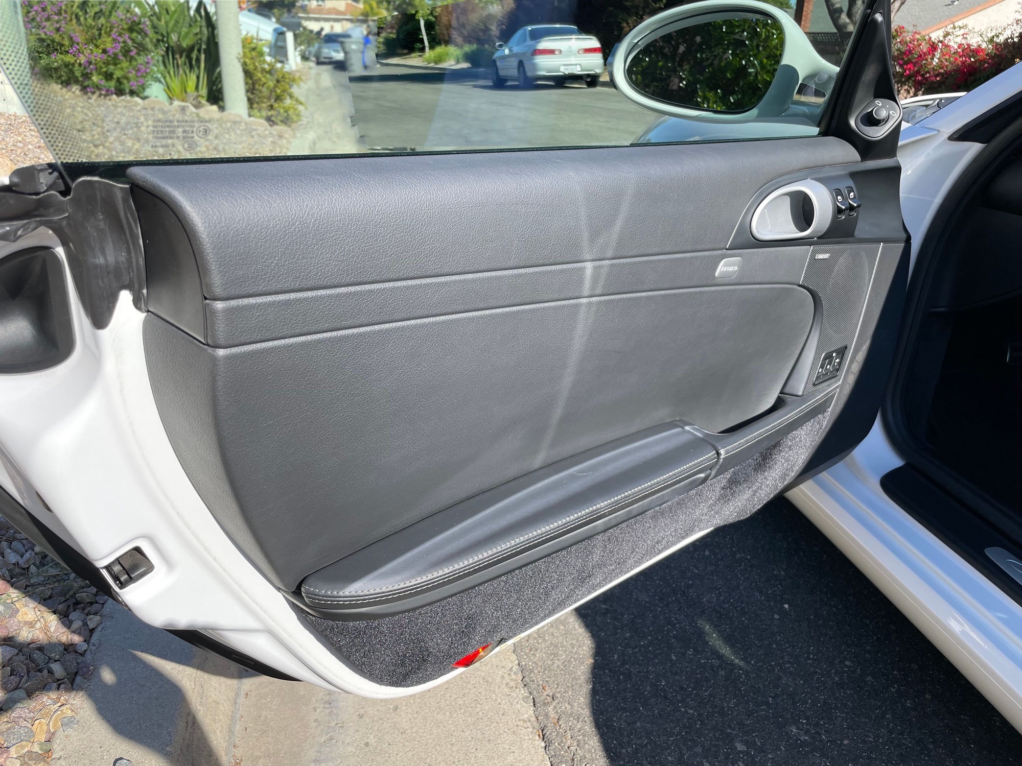 2010 Porsche Cayman - 2010 Cayman S w/ Sport Chrono - Used - VIN WP0AB2A87AU780605 - 6 cyl - 2WD - Automatic - Coupe - White - Oceanside, CA 92056, United States