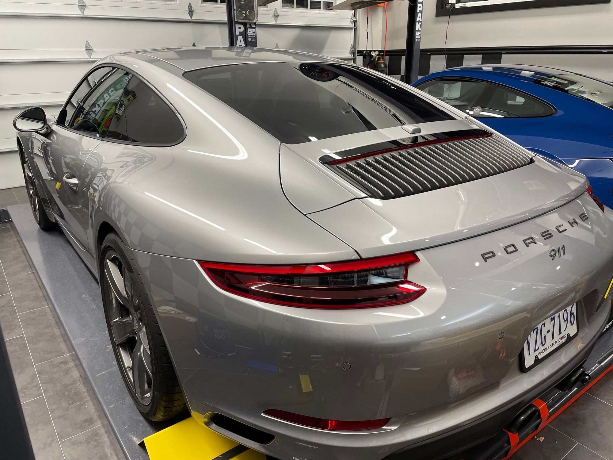 2018 Porsche 911 - 2018 911 Carrera T for sale - Used - VIN WP0AA2A9XJS106360 - 5,900 Miles - 6 cyl - 2WD - Manual - Coupe - Silver - Harrisonburg, VA 22801, United States