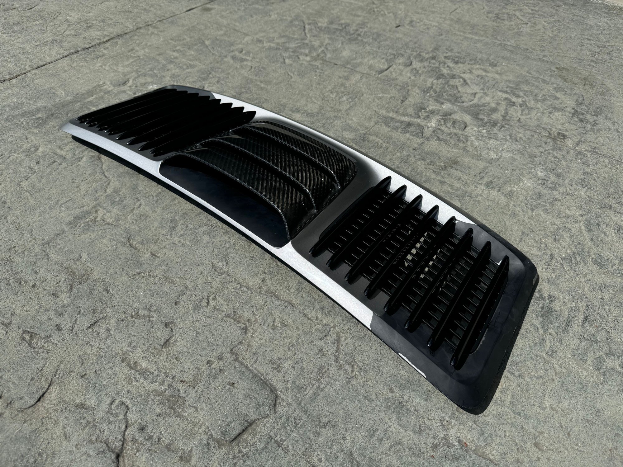 Exterior Body Parts - 991.2 engine cover with carbon fiber scoop - Used - All Years  All Models - Agoura, CA 91301, United States