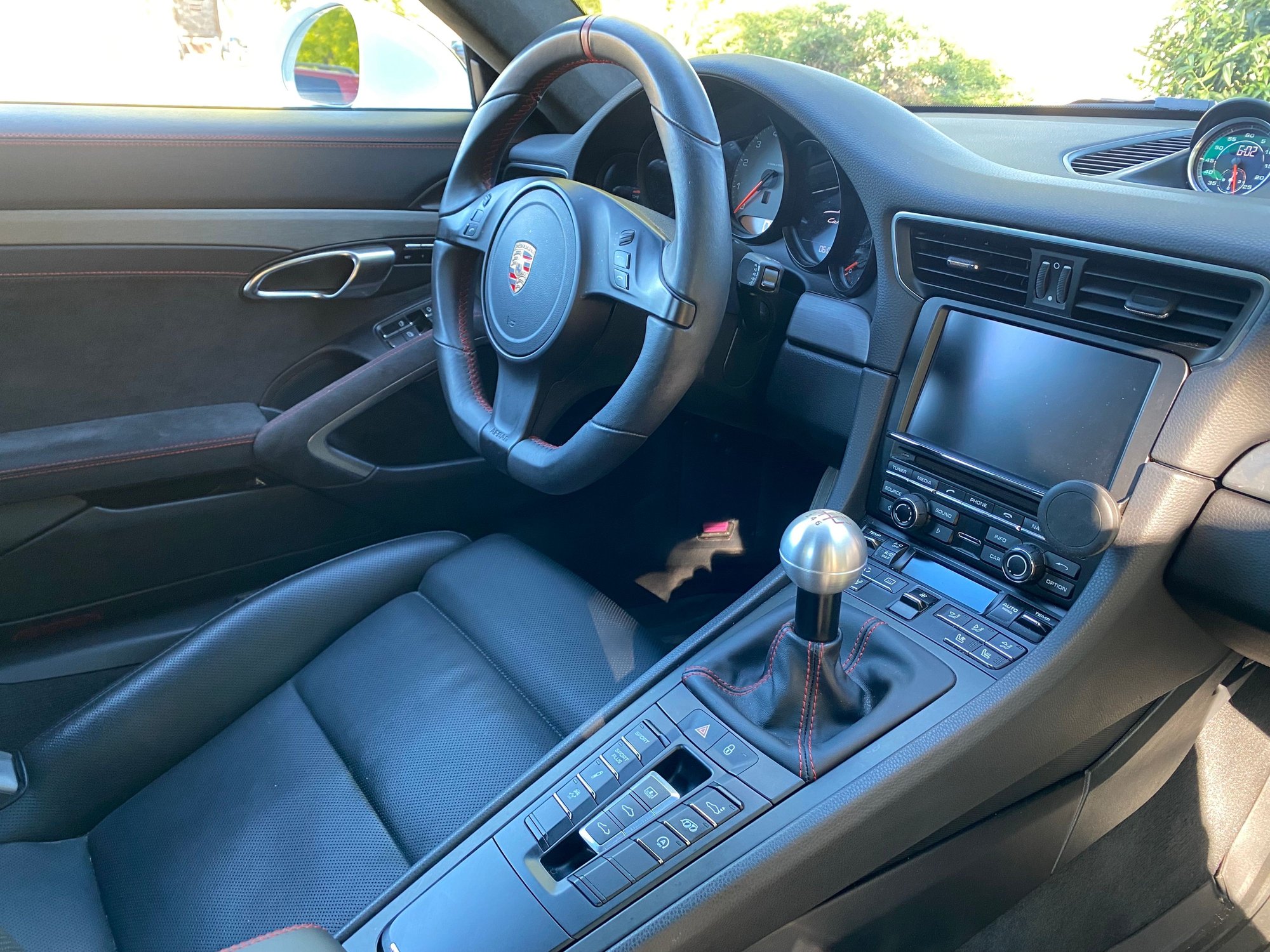 2013 Porsche 911 - 2013 Porsche Carrera S Manual - Used - VIN WP0AB2A97DS123098 - 34,100 Miles - 6 cyl - 2WD - Manual - Coupe - White - Los Altos, CA 94022, United States